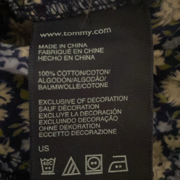 Tommy Hilfiger Women’s Button Down Floral Shirt. Size Medium - Picture 4 of 7